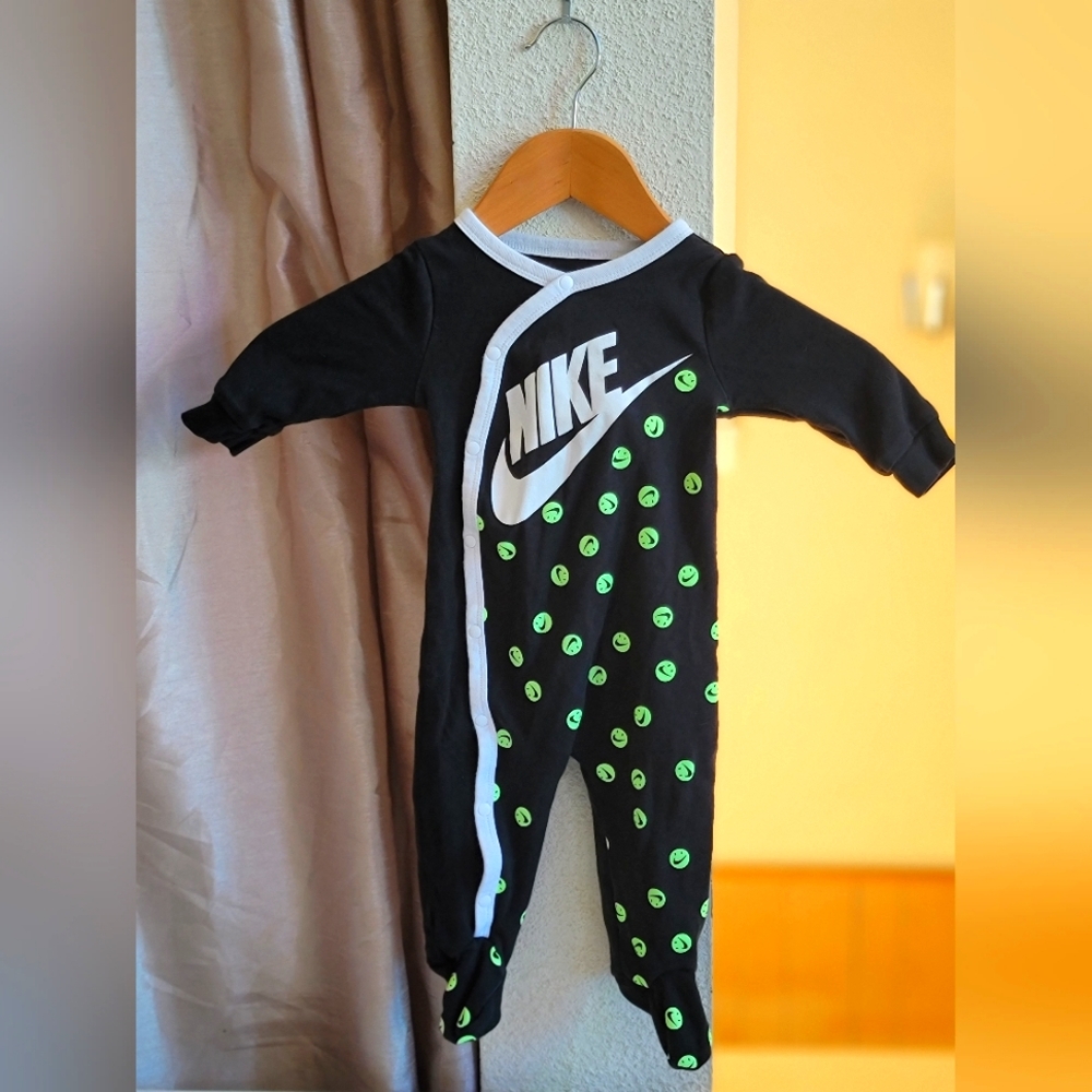 Infant black nike sleeper 9mo